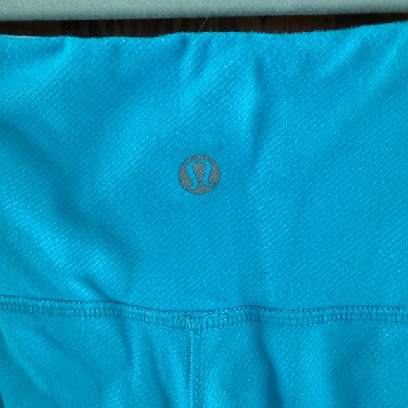 Lululemon size 4 blue legging.  Great condition. - Picture 3 of 3